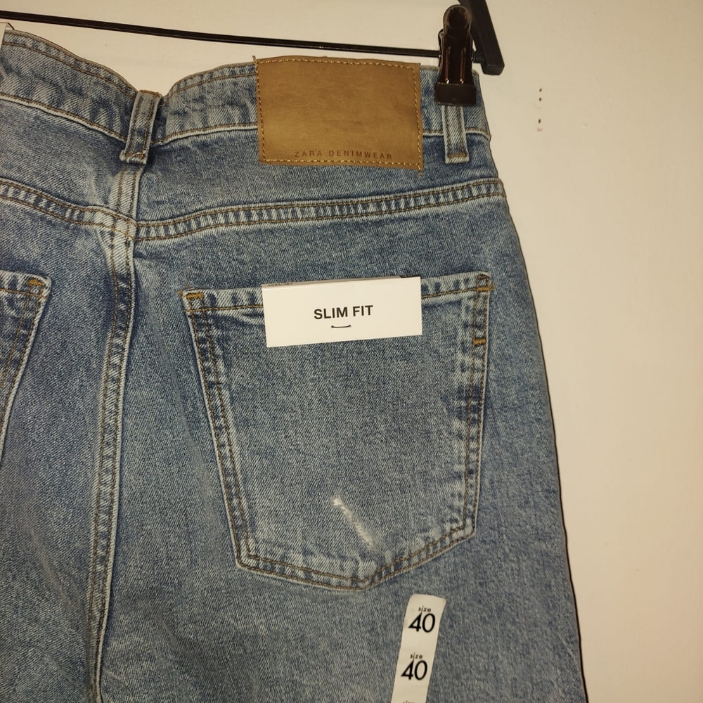 Distressed jeans - Picture 6 of 7